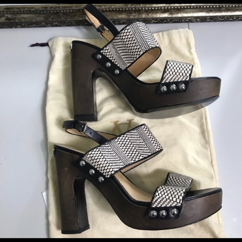 VC Signature by Vince Camuto. Excellent condition. Size 38 EU, 8 US, no box.